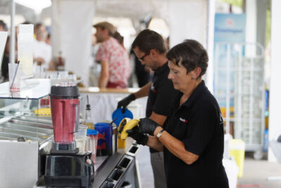 events-catering-smoothie-mobile-smoothiebar-mango-smoothie-smoothie-maker-12